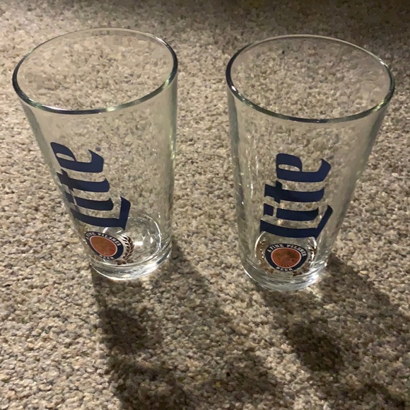 2 Miller lite glasses - Picture 1 of 1
